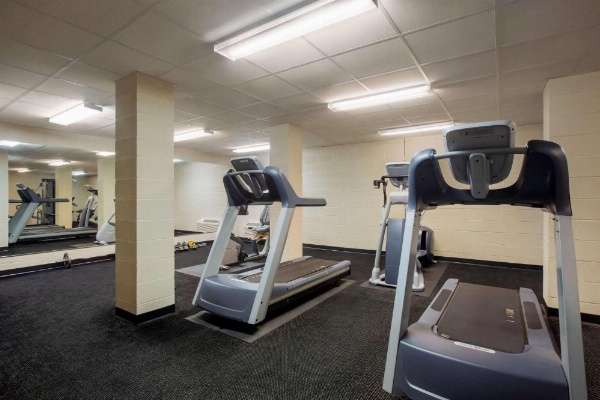 Travelodge by Wyndham Livonia image 17