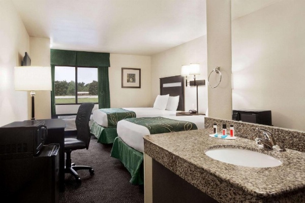 Travelodge by Wyndham Livonia image 18