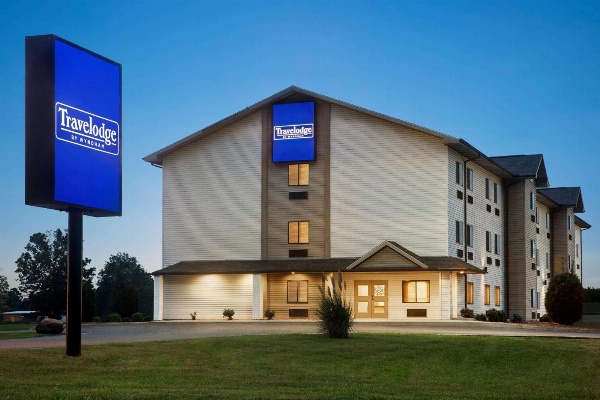 Travelodge by Wyndham Livonia image 3