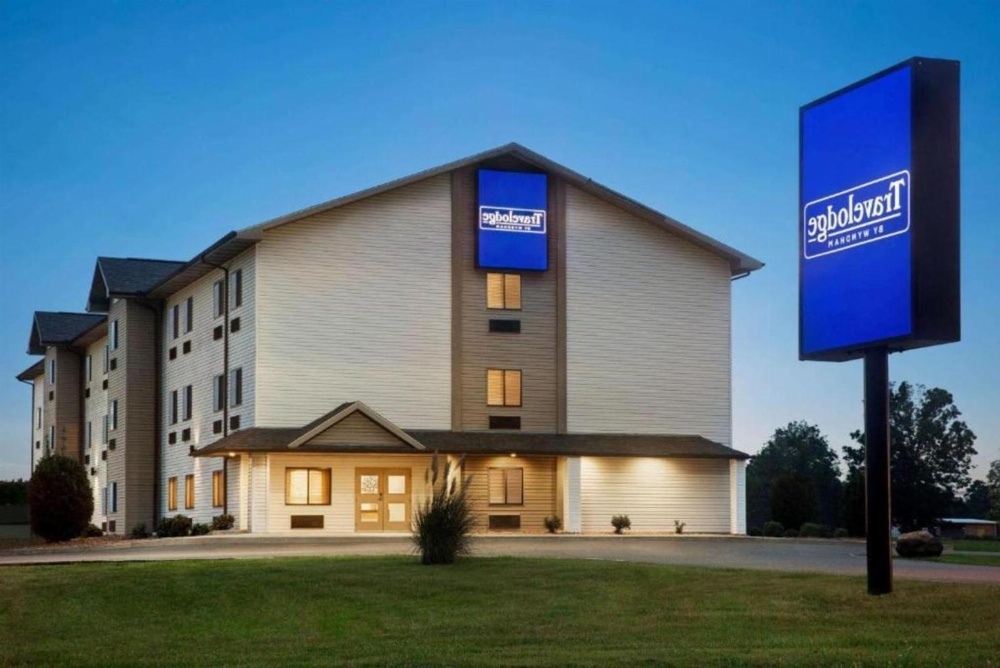 Travelodge by Wyndham Livonia Main image
