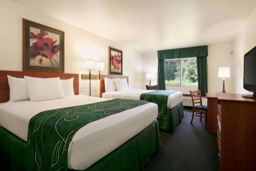 Travelodge by Wyndham Livonia